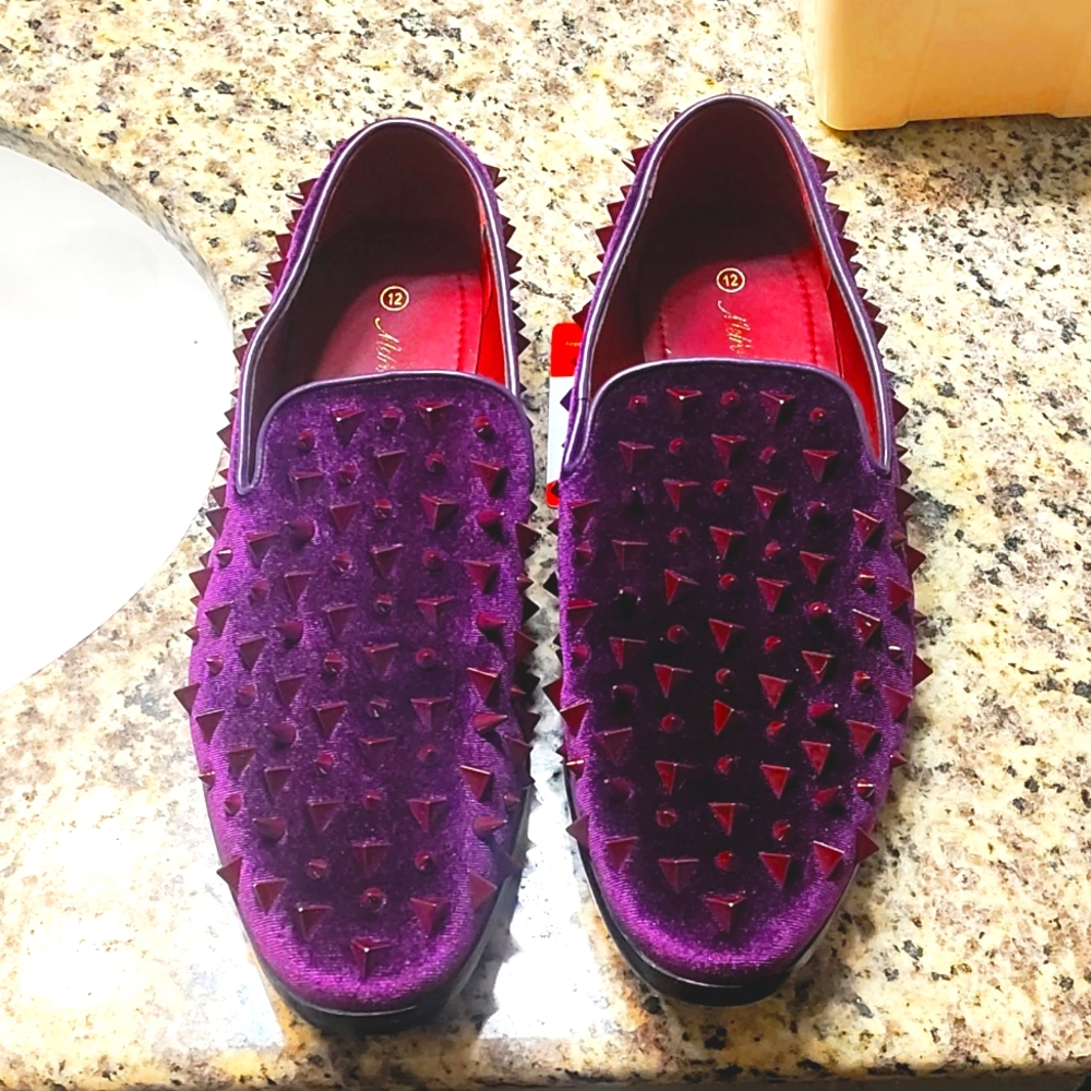 Size 12 dress shoes / metro charm is the brand  I've only wore them once